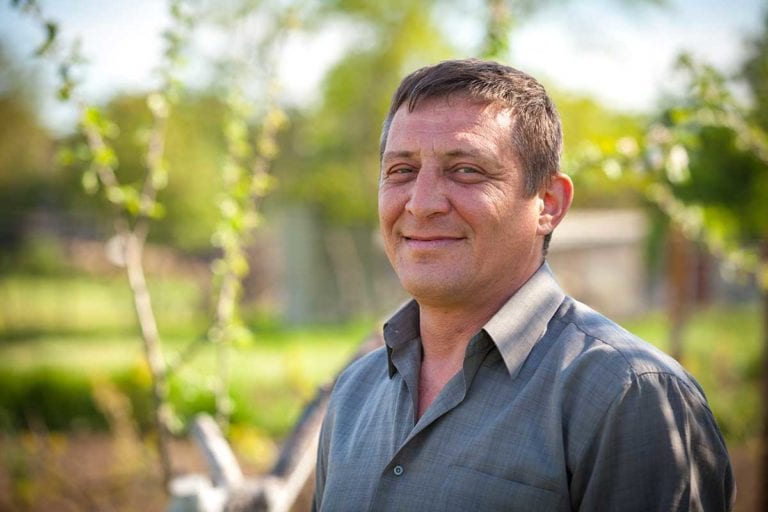 Smiling man in the outdoors who has type 1 diabetes and is participating in a clinical research study.